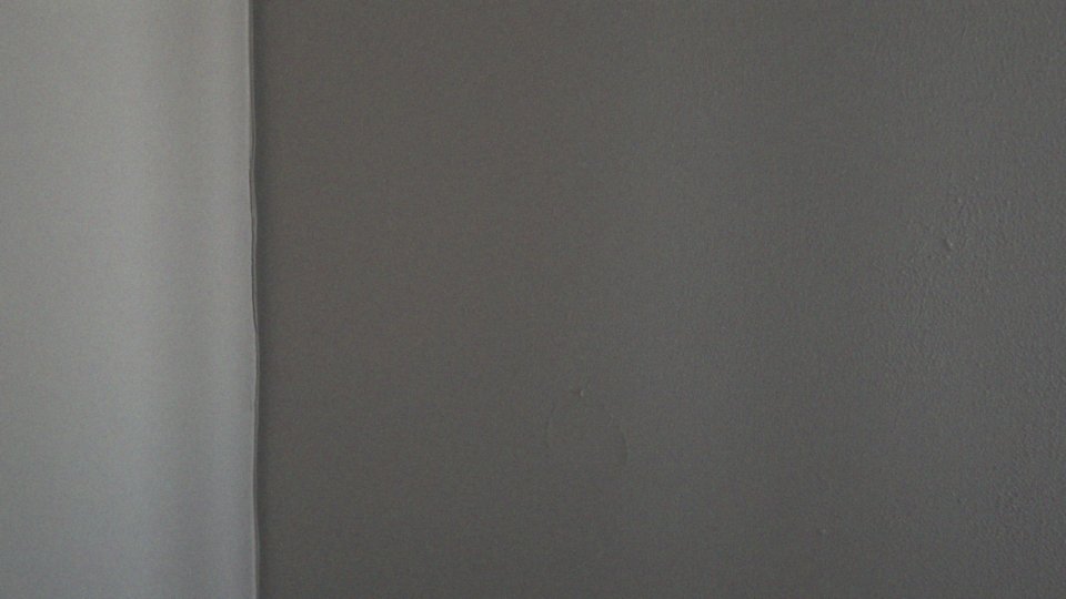 Czy podsłuch przez ścianę może umożliwiać nasłuchiwanie dźwięków?