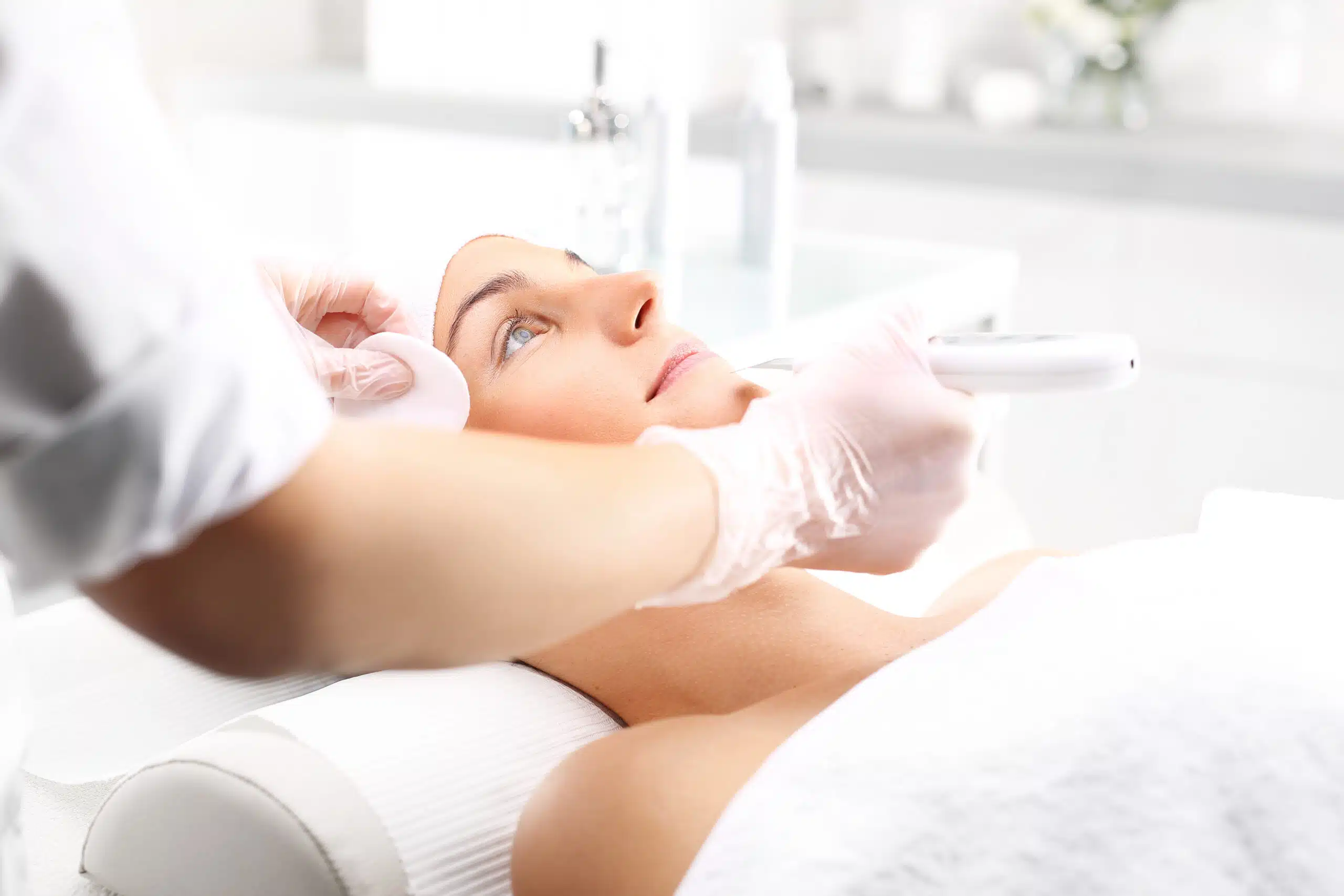 Endermologia twarzy — jak działa masaż próżniowy na skórę?