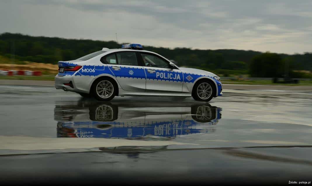 Łomżyńscy policjanci zatrzymują poszukiwanego mężczyznę